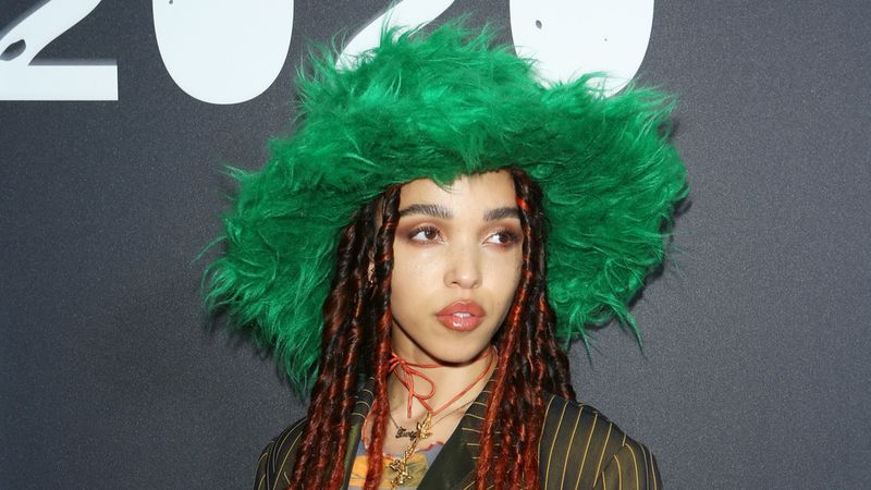 Веточки FKA на церемонии вручения наград NME Awards