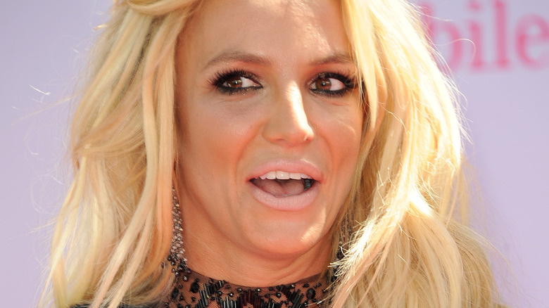   Britney Spears de boca aberta