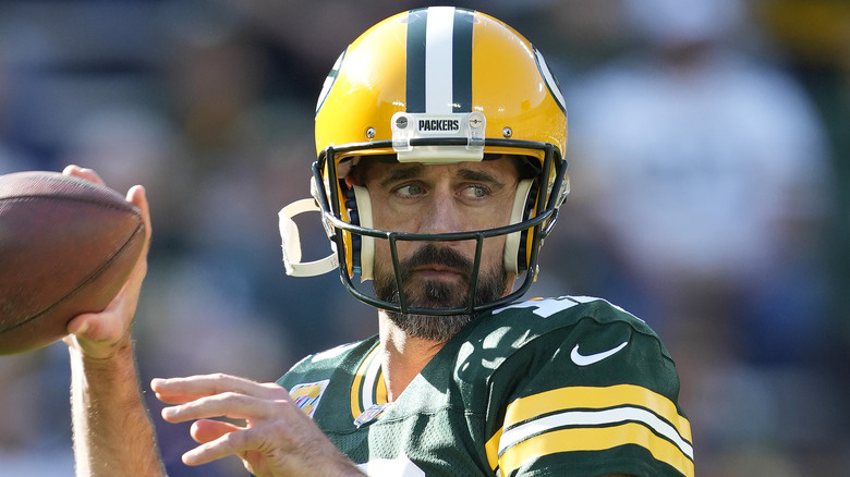   Aaron Rodgers passando