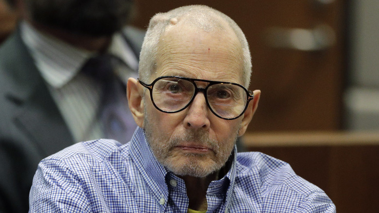   Robert Durst franzindo a testa