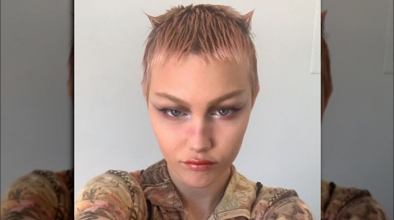 Grace VanderWaal si fotí selfie