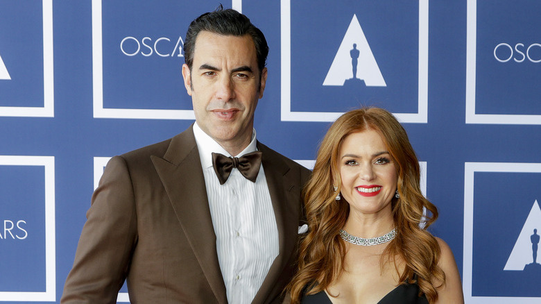 Les banderes vermelles que vam notar al matrimoni d'Isla Fisher i Sacha Baron Cohen abans del divorci