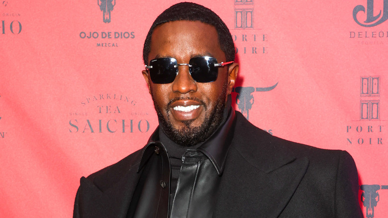   Sean Combs s úsměvem