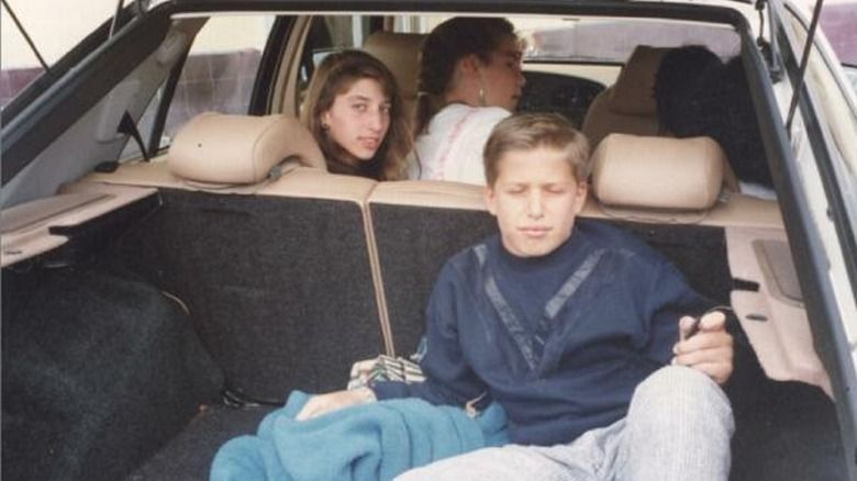 Chelsea Peretti a Andy Samberg v autě