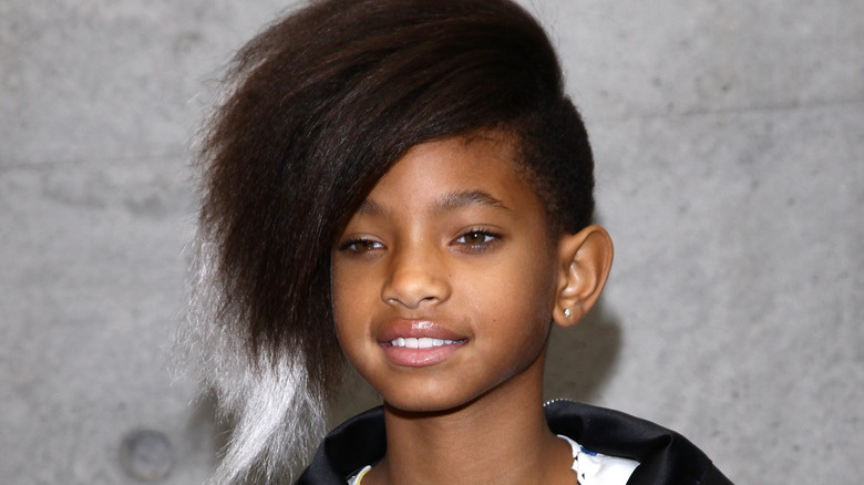   Willow Smith med sidesveiset hår