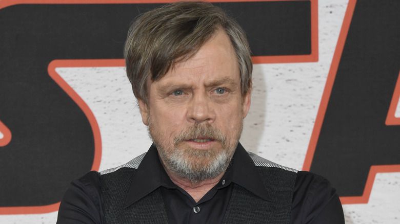 Mark Hamill posando no
