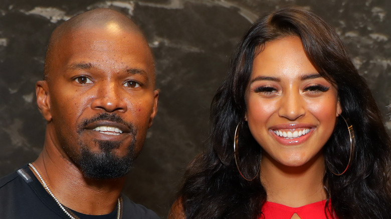   Jamie Foxx berpose dengan Sela Vave pada tahun 2019