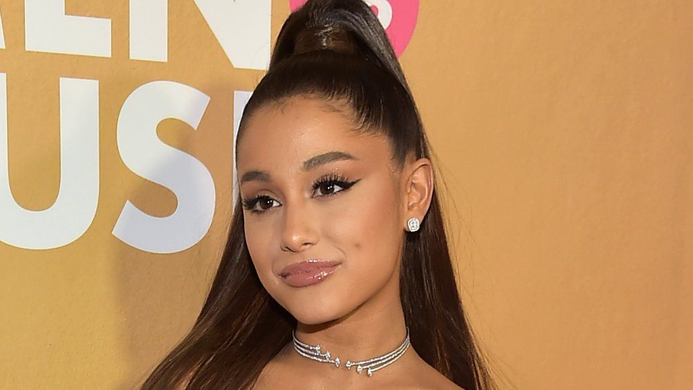 Ariana Grands TikTok-impersonator ser ut som sangerinnen