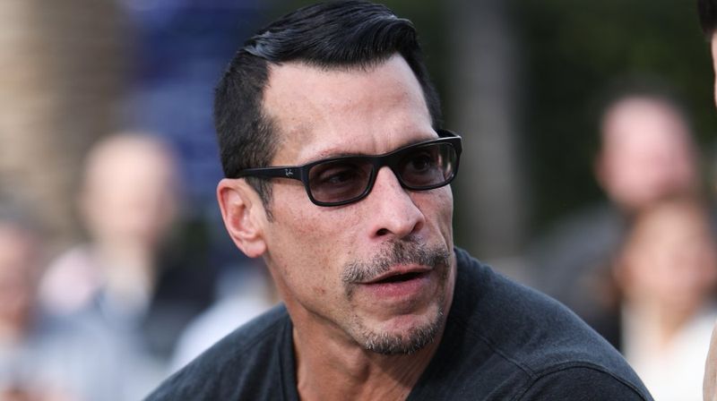 Danny Wood com óculos de sol