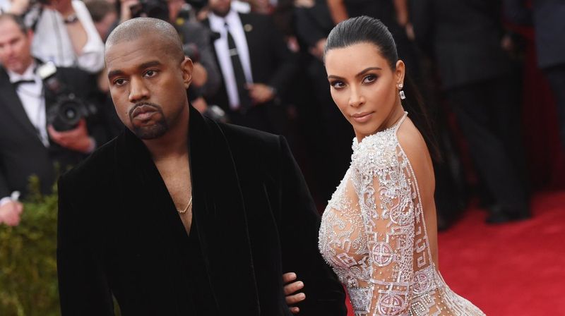 Kanye West i Kim Kardashian na crvenom tepihu
