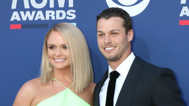 Miranda Lambert a Brendan McLoughlin červený koberec