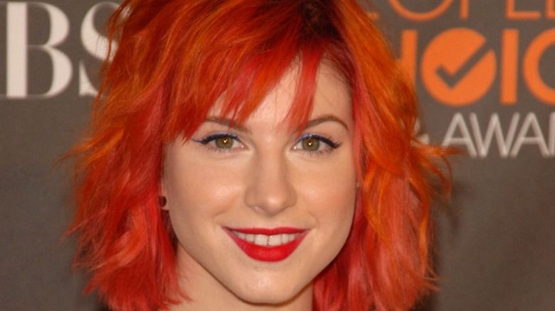 Hayley Williams s červenými vlasy
