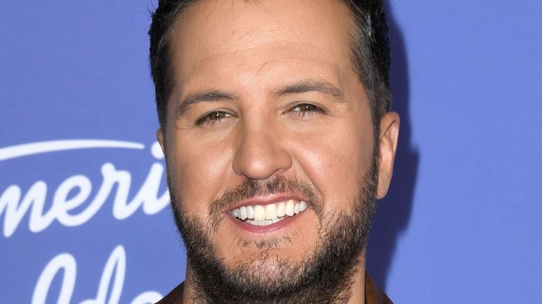 إليكم كم يستحق Luke Bryan في الواقع