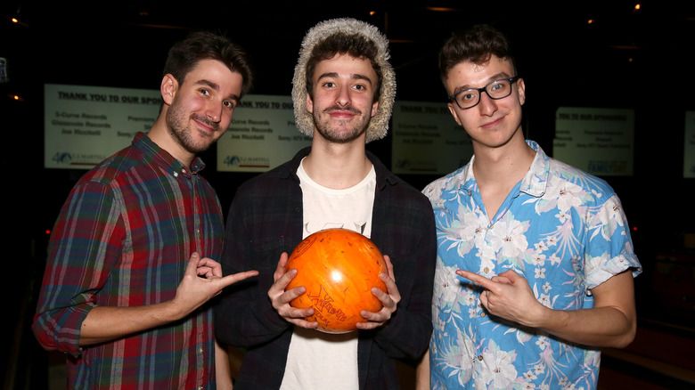 AJR посещает T.J. Фонд Мартелла