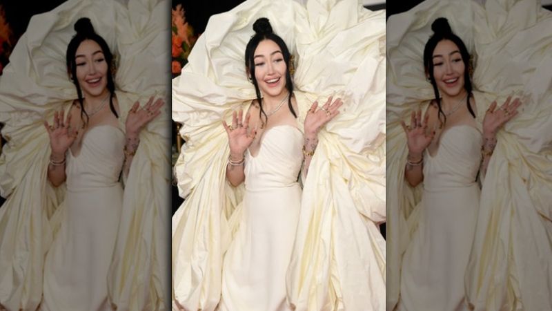 Noah Cyrus posando