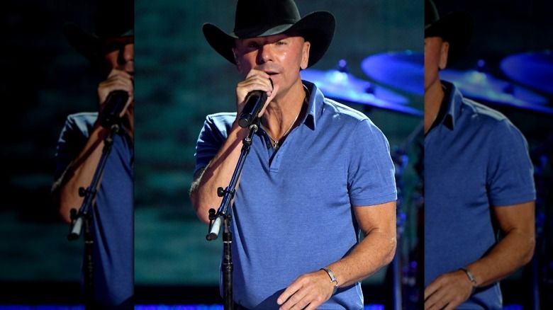 Kenny Chesney se apresenta no ACM Awards 2021