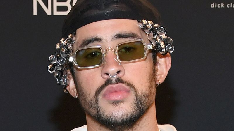 Bad Bunny posando no Billboard Music Awards