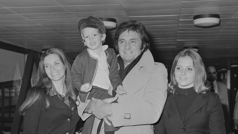June Carter och Johnny Cash med familj