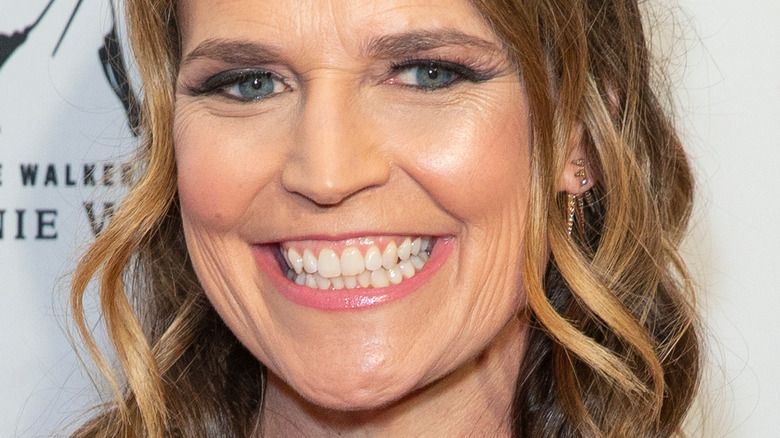 El que el marit de Savannah Guthrie està fent per ella és girar el cap