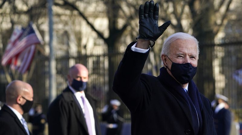 Com sembla el primer tuit de Biden com POTUS en comparació amb el de Trump