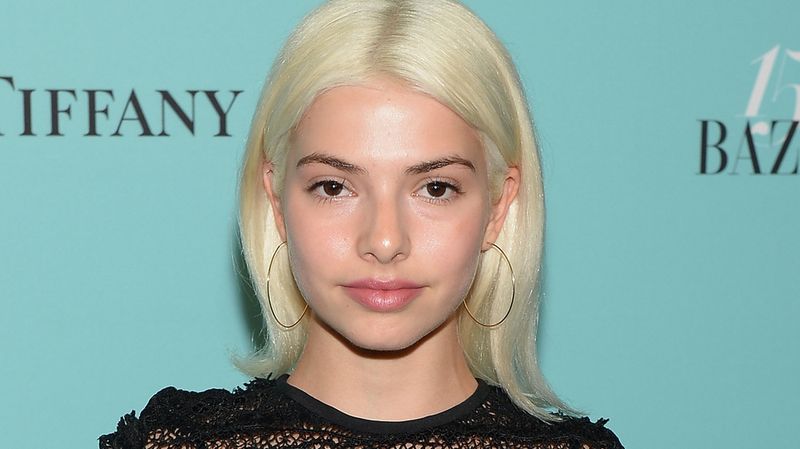 Kit Keenan sportovní odbarvovací blond vlasy