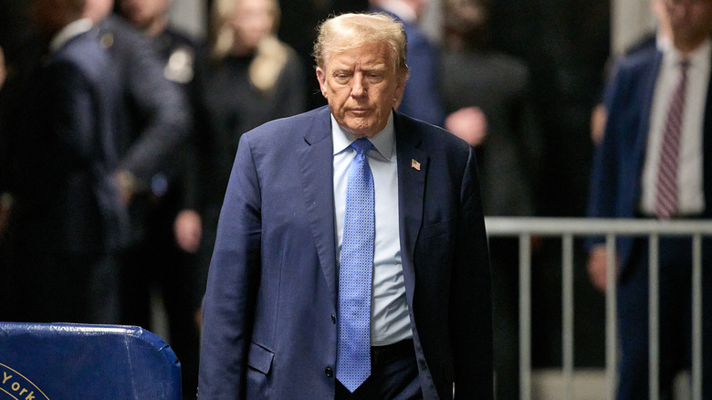  伏し目がちな表情のドナルド・トランプ氏