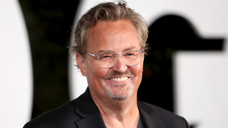   Matthew Perry sorrindo