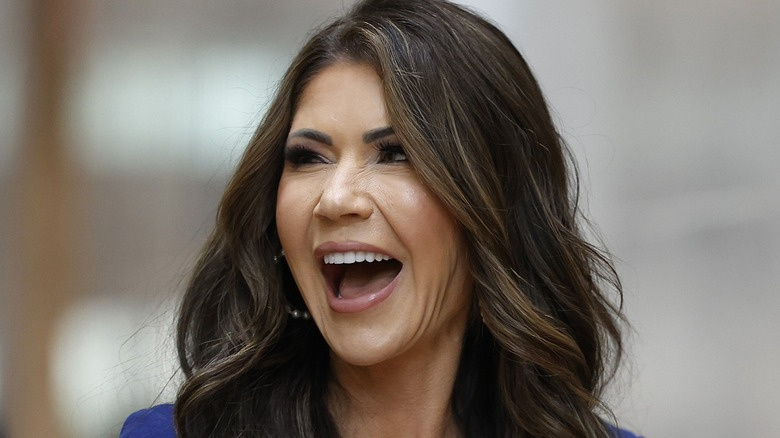  Kristi Noem přijíždí na schůzku na Capitol Hill, Washington, DC (2024)