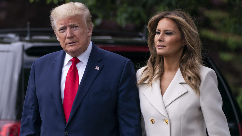   Melania und Donald Trump gehen