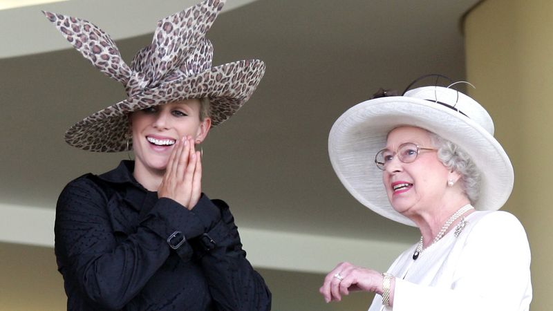 Zara Tindall i kraljica Elizabeta se smiješe