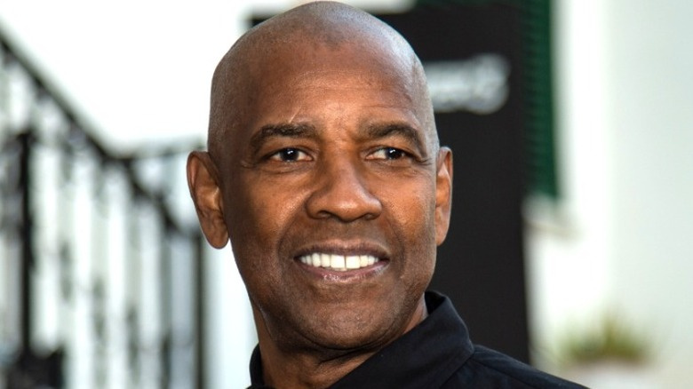   Denzel Washington sorrindo