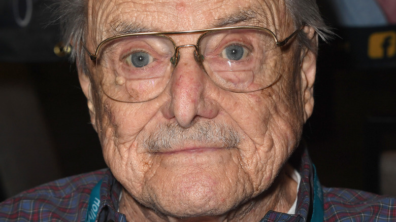   William Daniels no aeroporto de Burbank em julho de 2022