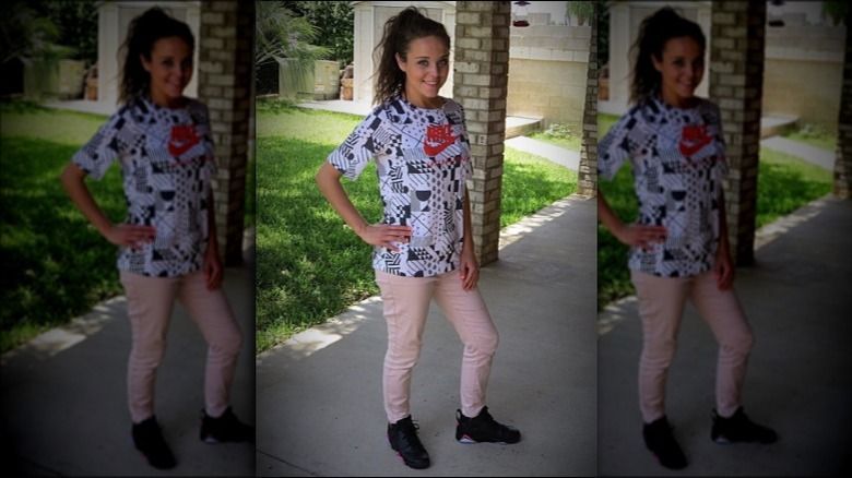 Jinger Duggar amb samarreta Nike i texans rosa