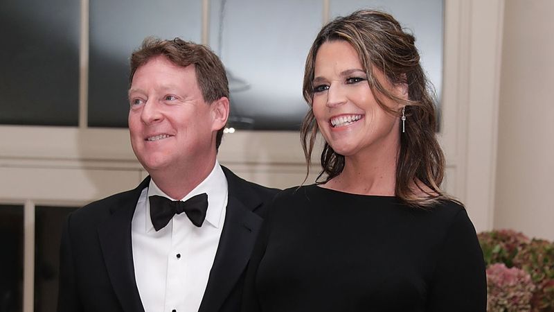 Savannah Guthrie e Michael Feldman sorrindo no jantar dos correspondentes da Casa Branca