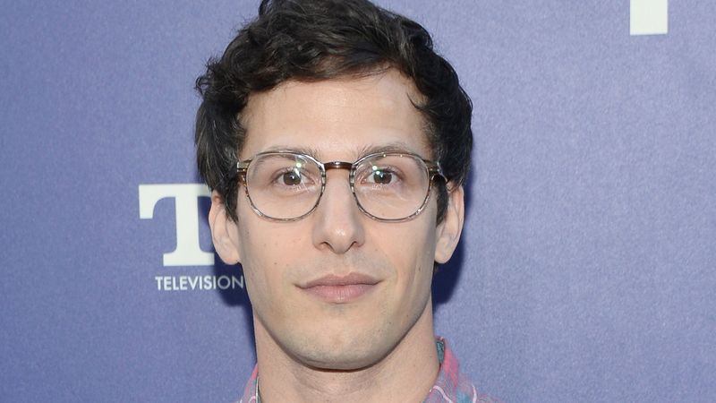 Iată cât valorează cu adevărat Andy Samberg