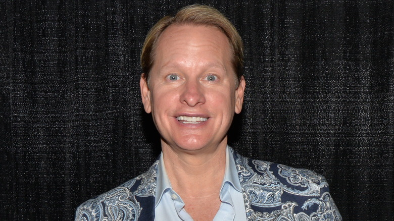   Carson Kressley posiert