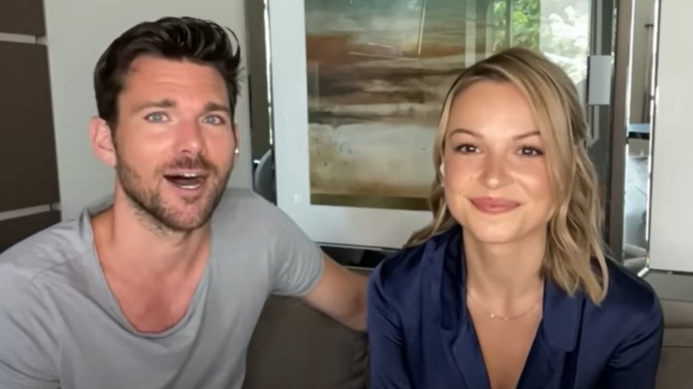   Kevin McGarry a Kayla Wallace jsou vyslýcháni