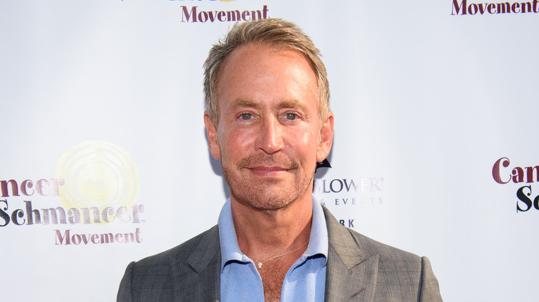   Peter Marc Jacobson posiert